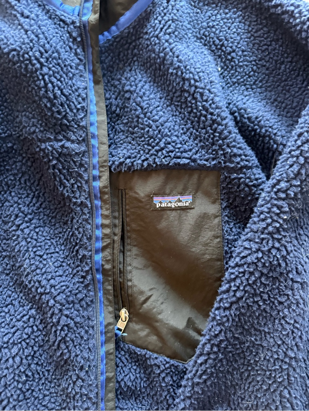 Patagonia Dark Blue Sherpa Fleece Jacket with Black Trim - Picture 2 of 4